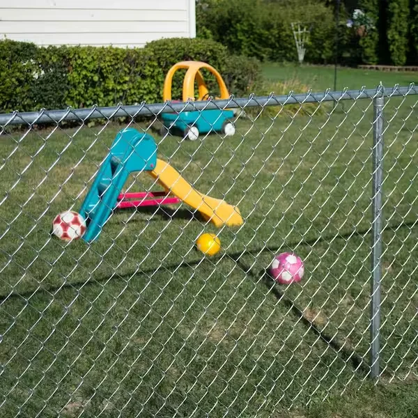 Direct Factory Hot-Dipped Galvanized PVC-Coated Chain Link Fence Cyclone Wire Mesh Fence for Project