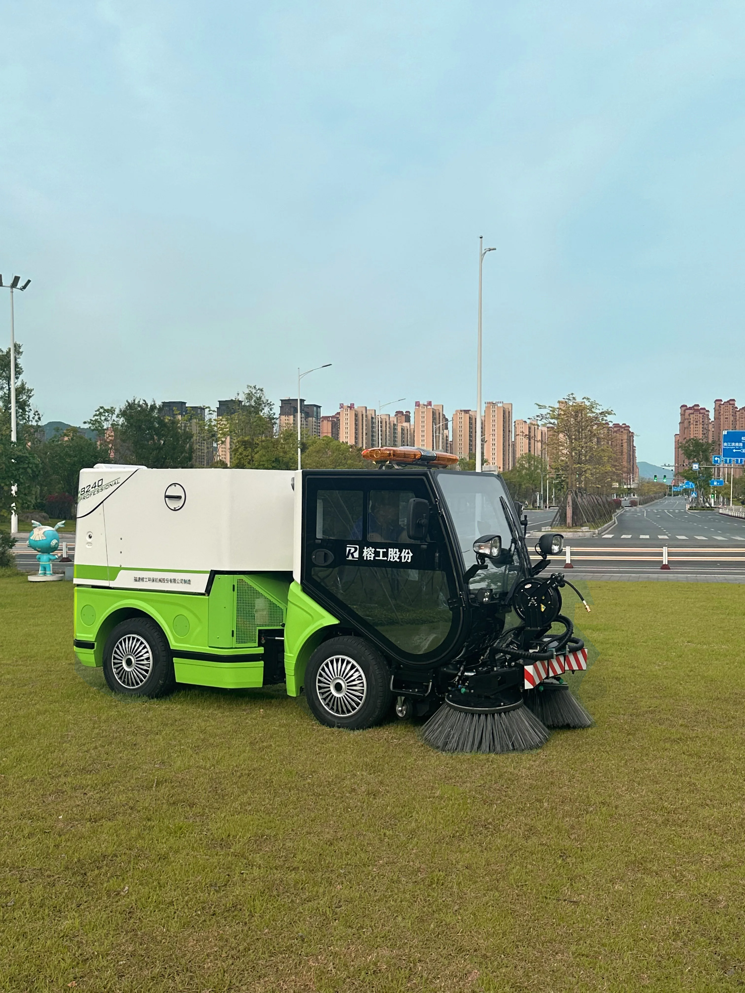 customization ride on sweeper road sweeper automatic sprinklers clay thrower on sale