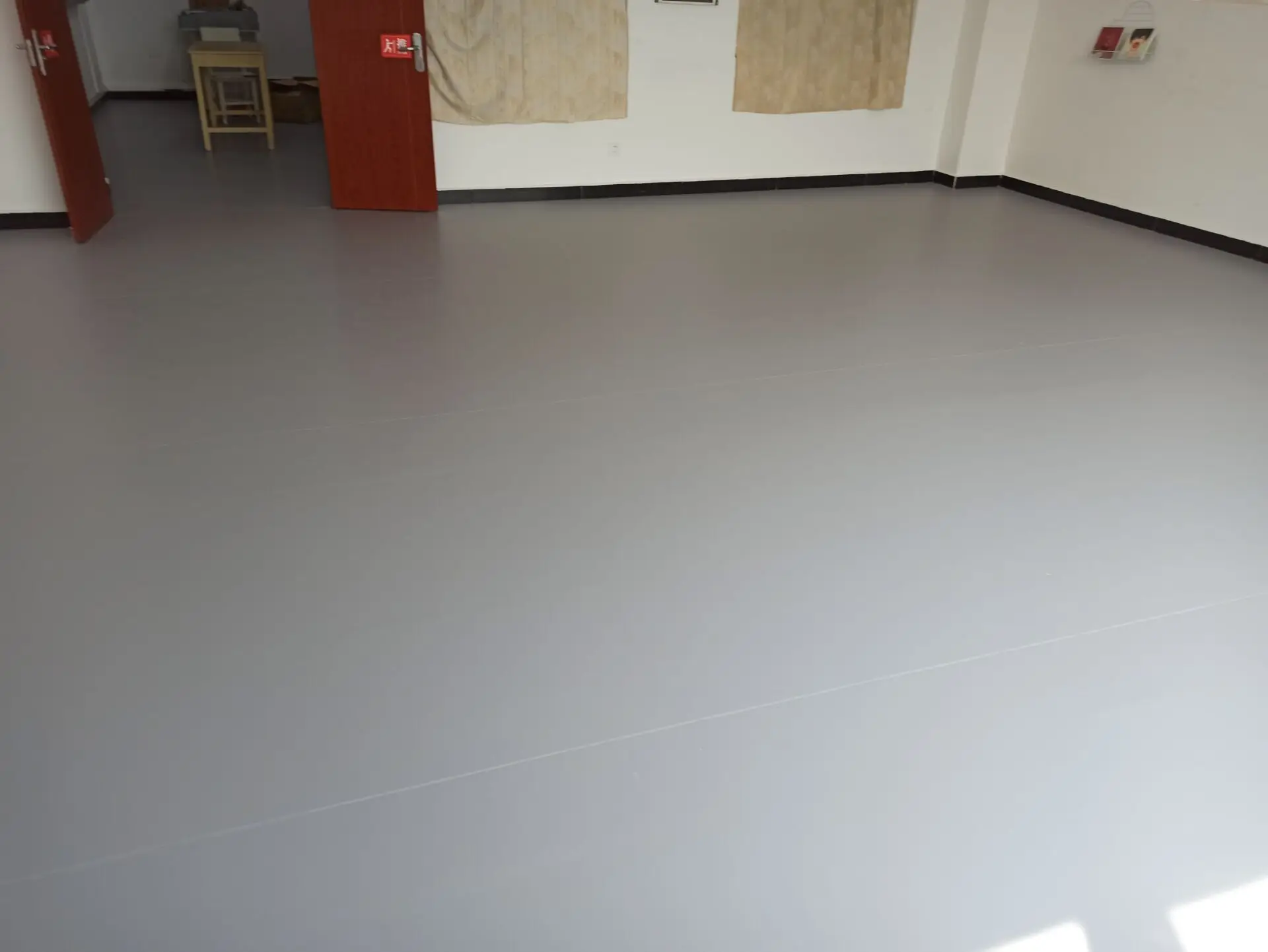 Enlio 2mm Thick Commercial Floor And Homogeneous ICU hospital PVC Vinyl Floor Coating