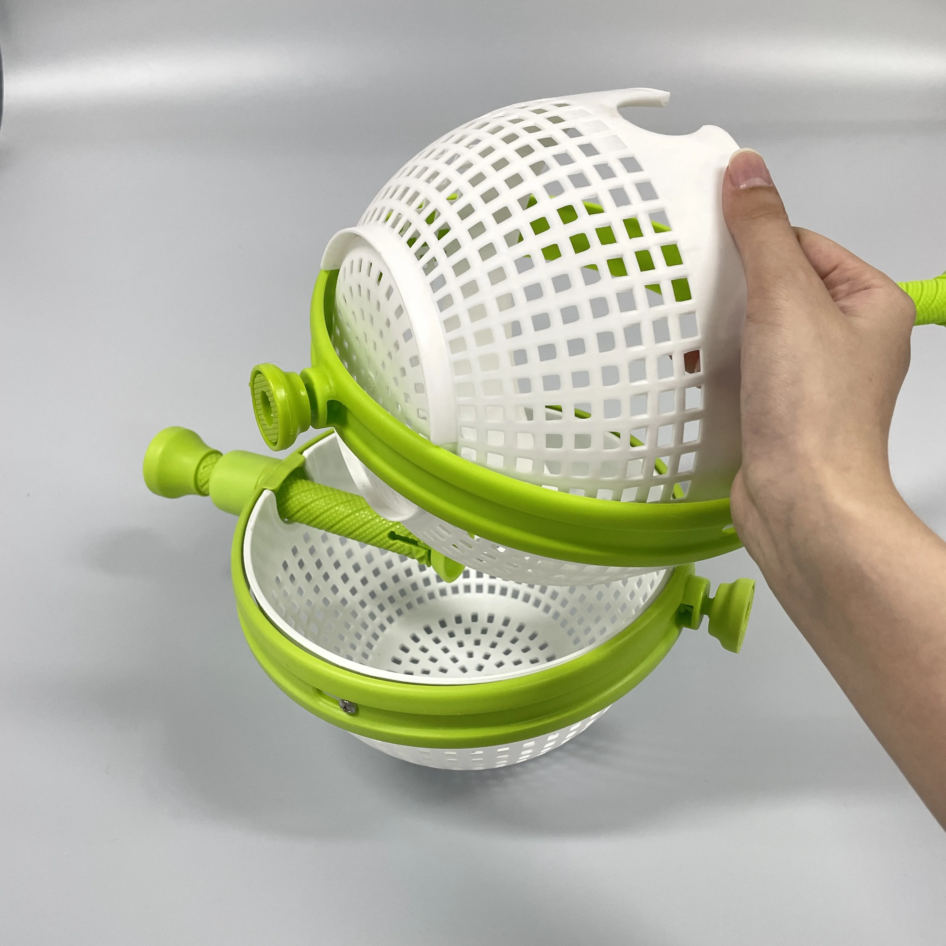 2023 Useful Vegetable and Fruit Salad Spinner Scratch Resistant Plastic Spina Colander Salad Spinner Colander