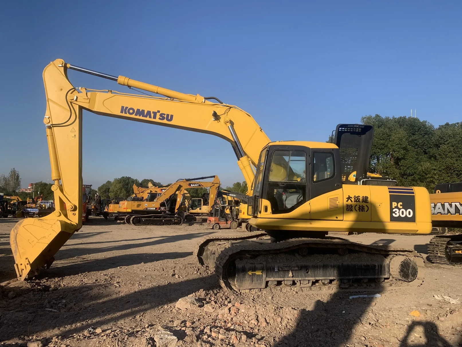 crawler KOMATSU PC300 excavator / used excavators  / used Komatsu excavators with 95% new digger machine