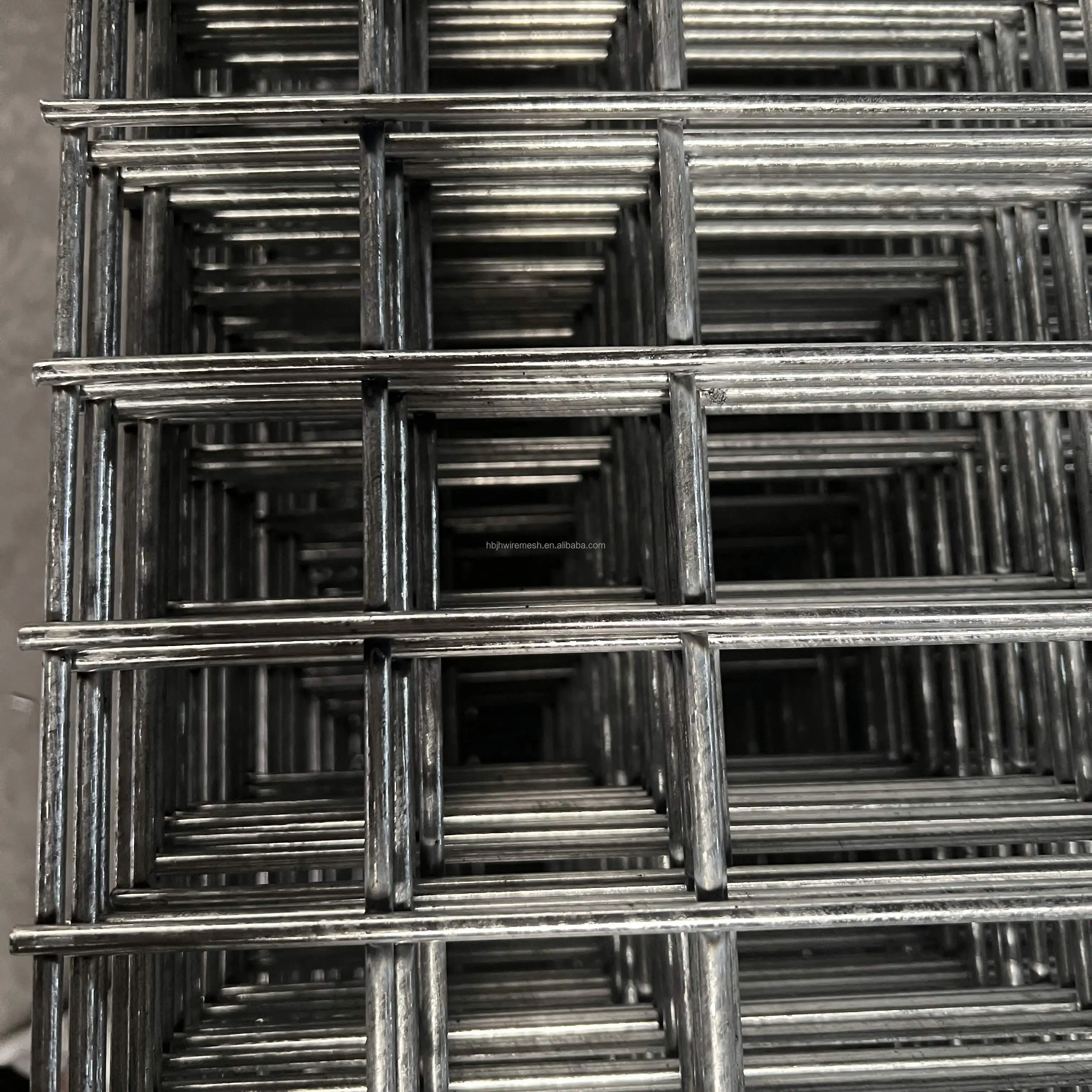 2024//Hot Dipped Galvanized Fencing Iron Netting 10 Gauge Welded Wire Mesh Panel For Rabbit Animal Pet Cages