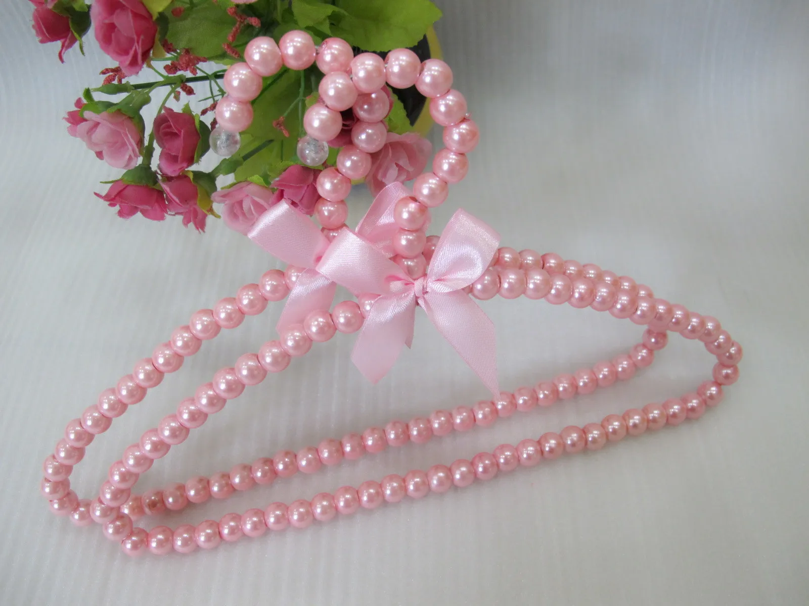 
1Pcs 20cm Children Pearl Clothing Hanger Dog Hangers for Clothes Baby kids Pearl Plastic Pet Hangers 