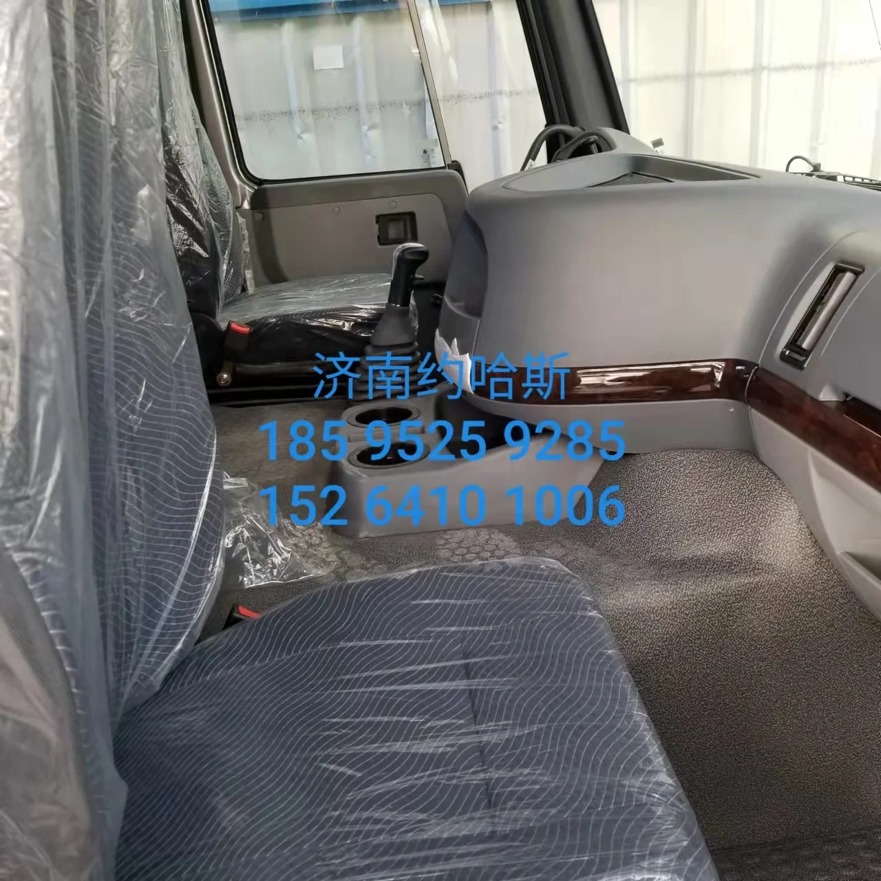High quality SINOTRUK HOWO truck driving cab Body Parts Cab Truck Cabin Cabin Parts For Heavy Duty  Howo Truck