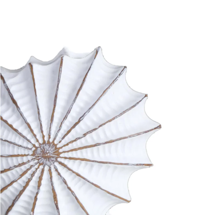 Creative Design Relief Surface Art Decoration Vintage Resin Flower Vase for Wedding Decor