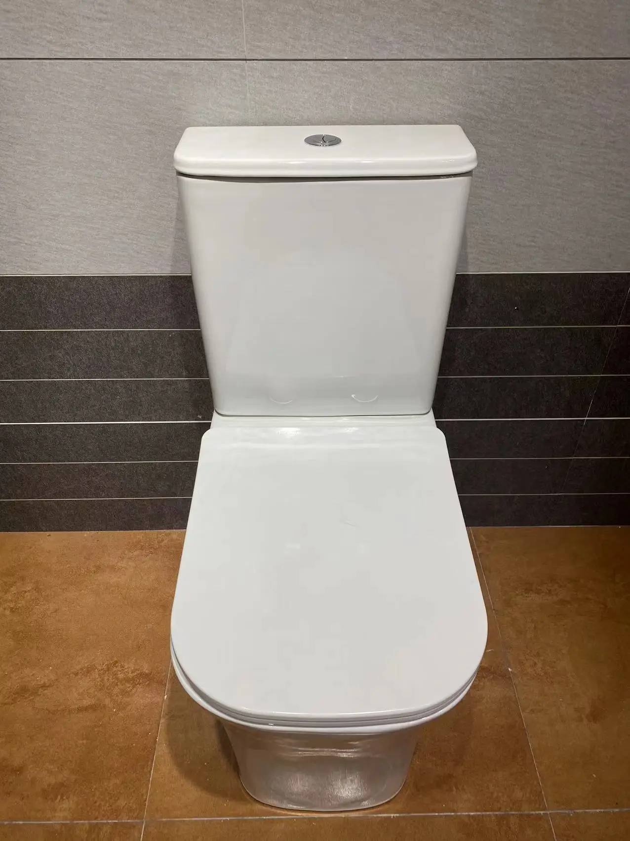 Ceramic Bathroom Toilet Sanitary Ware / European Style Standard Toilet /Tow Pieces Toilet