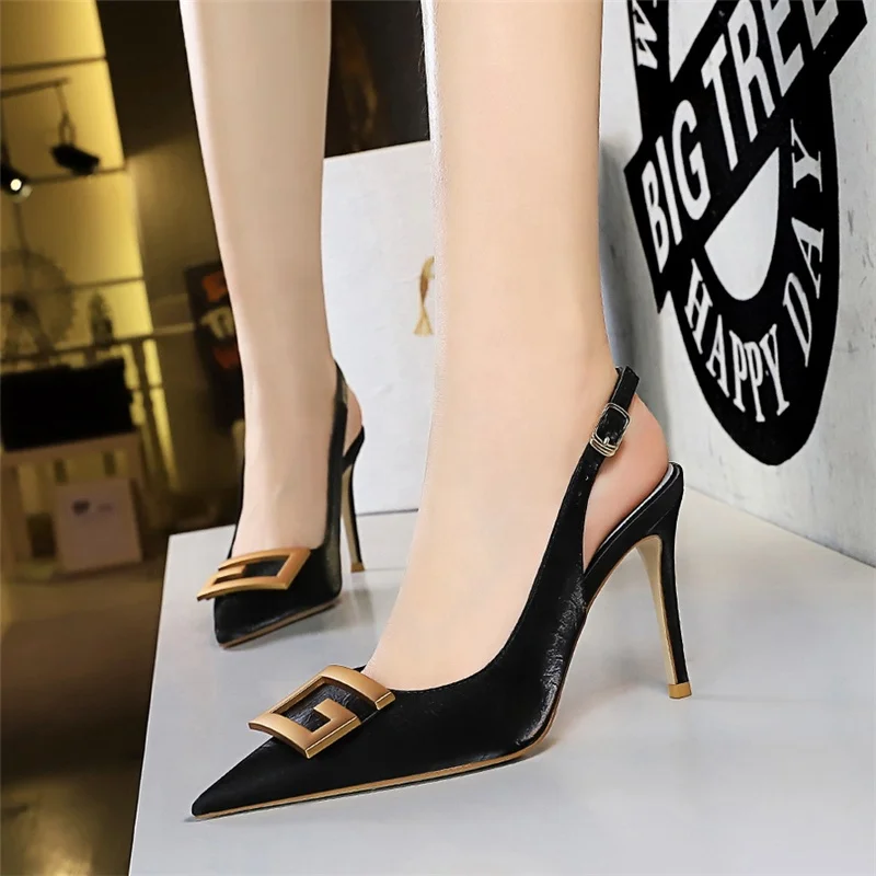 The newest lady dress shoe sexy beautiful wedding high heel lady bride shoe pointed toe shoe