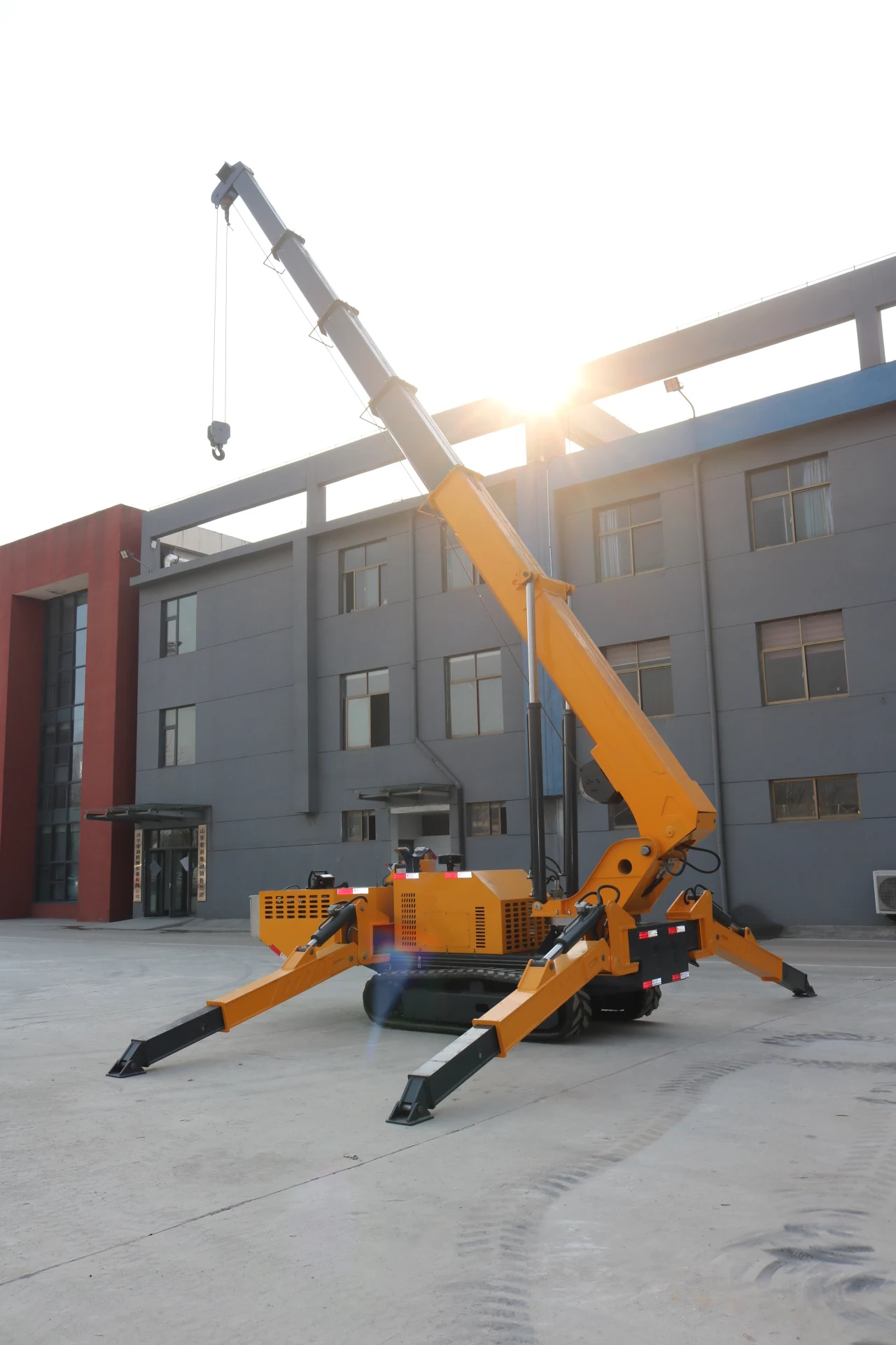 2024 Hot Selling Small Diesel Crawler Spider Crane Hydraulic 360 Degree Rotating Spider Crane Applied To Construction