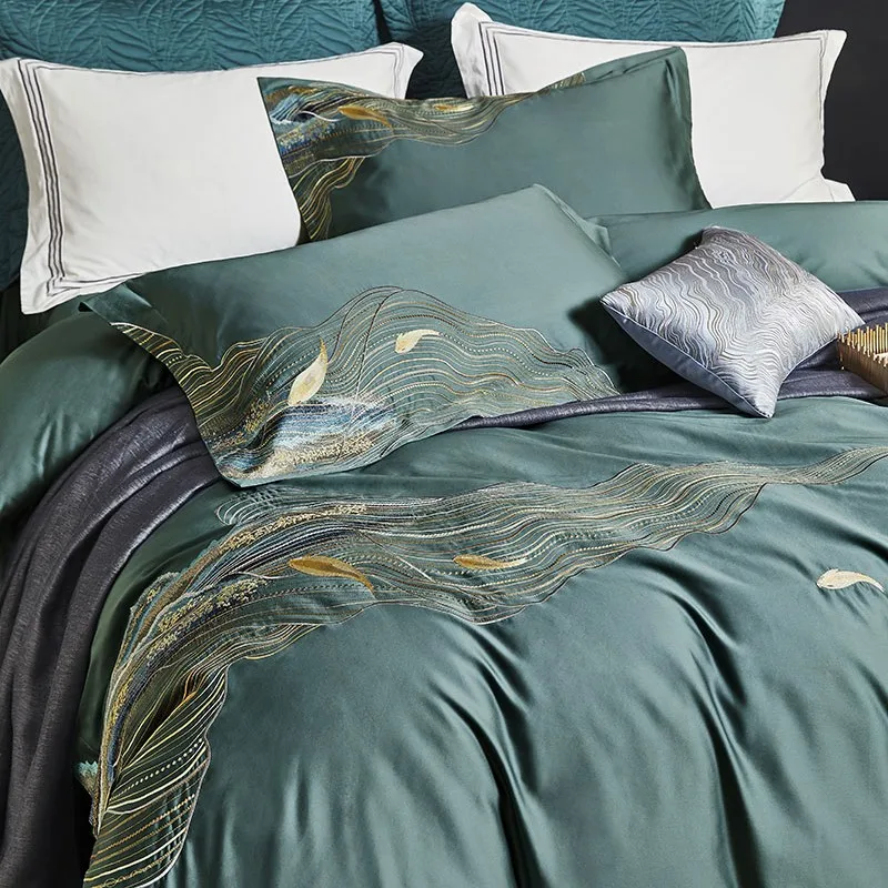 Wholesale Custom Size Logo Printed  Cotton Bed Sheet Set Queen&King White Grey Luxury Wholesale Designer Quilt Duvet Bedding Set