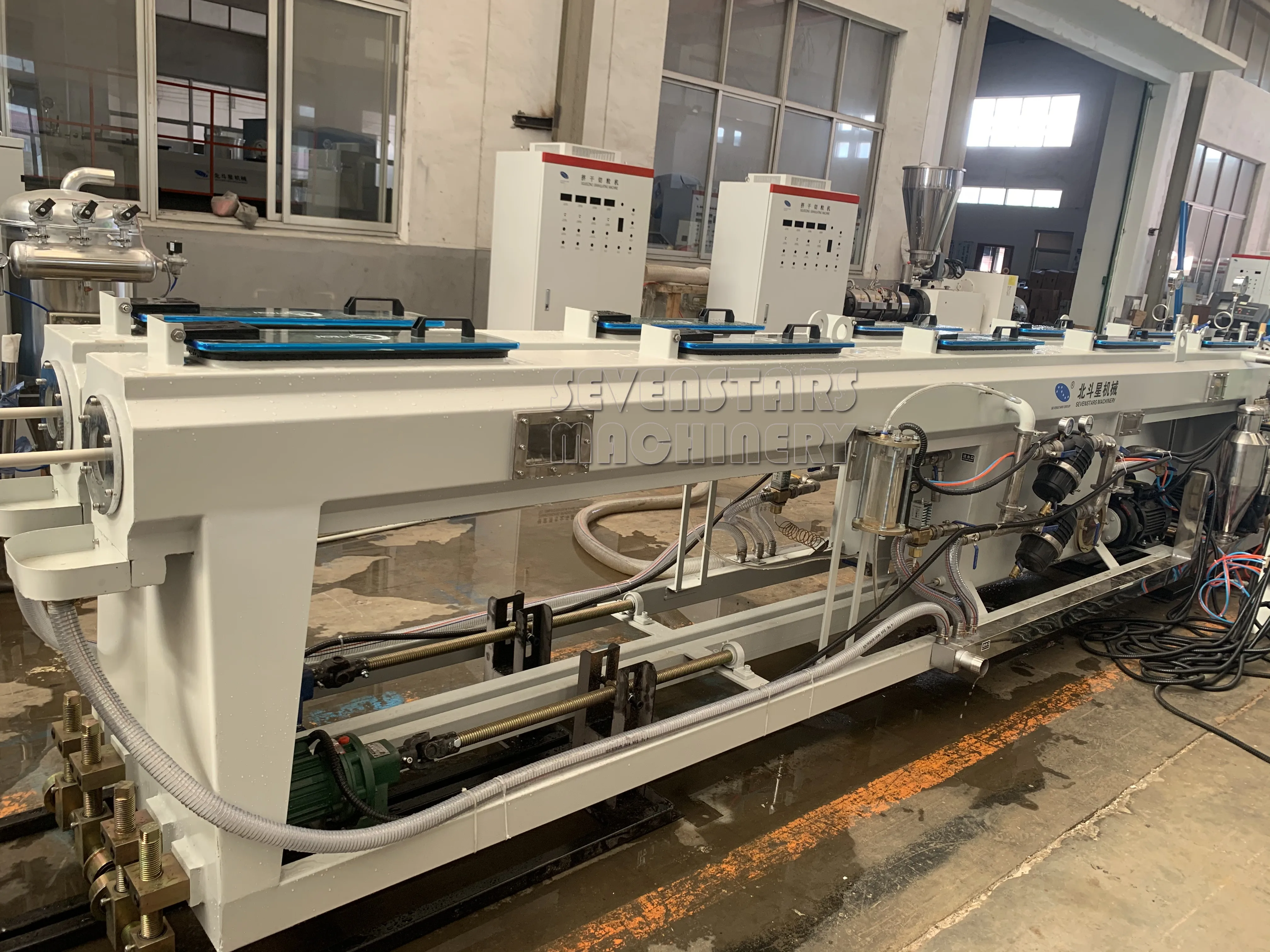 Машина для изготовления ПВХ электрических труб/Экструзионная линия с двойной трубой