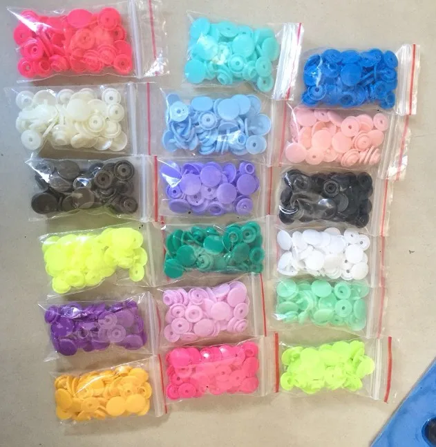 Модная цветная дешевая пластиковая защелкивающаяся кнопка