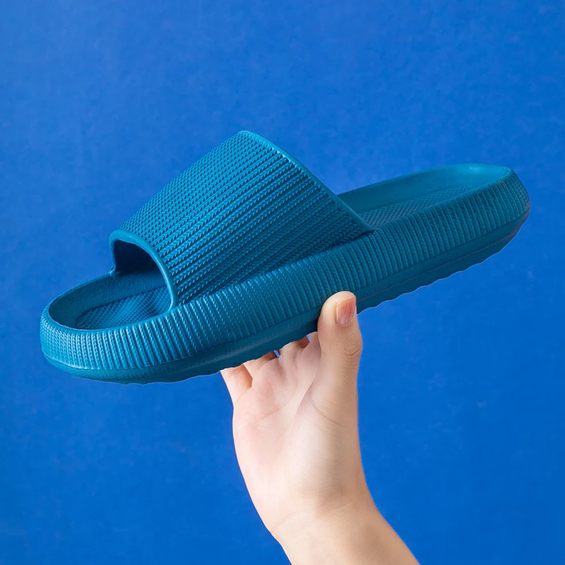 Manufacturers wholesale cheap indoor bath home leisure comfortable stepping on shit feeling men and women slippers