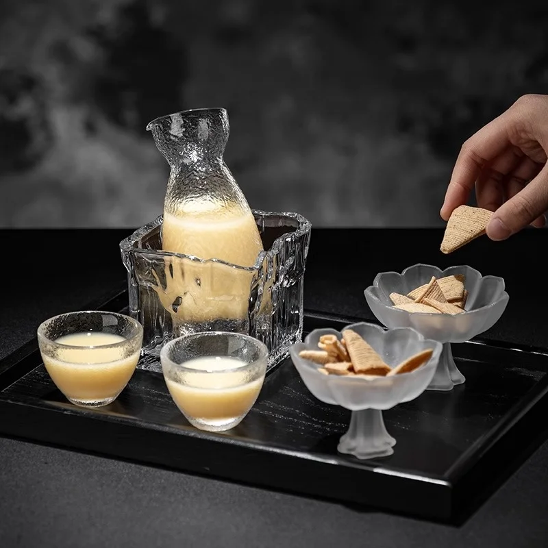 High Quality Hammered Sake Pot Set Mini Small Tea Soju Cup Wine Warmer Decanter Cocktail Shot Glass With Tray