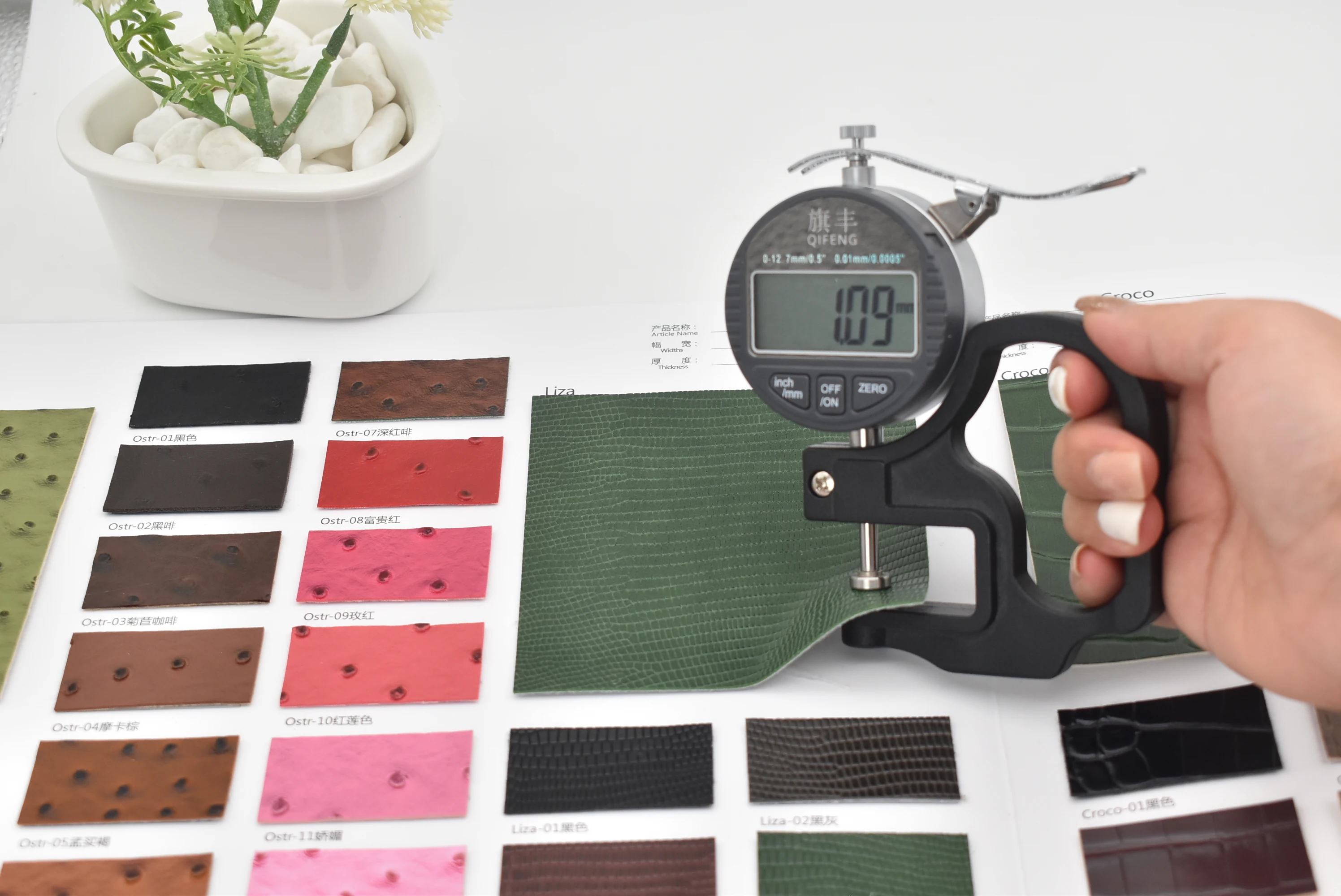 Wholesale Ostrich Pattern Leather Upholstery Fabrics Semi Pu Synthetic Leather For Home Deco, Handbag