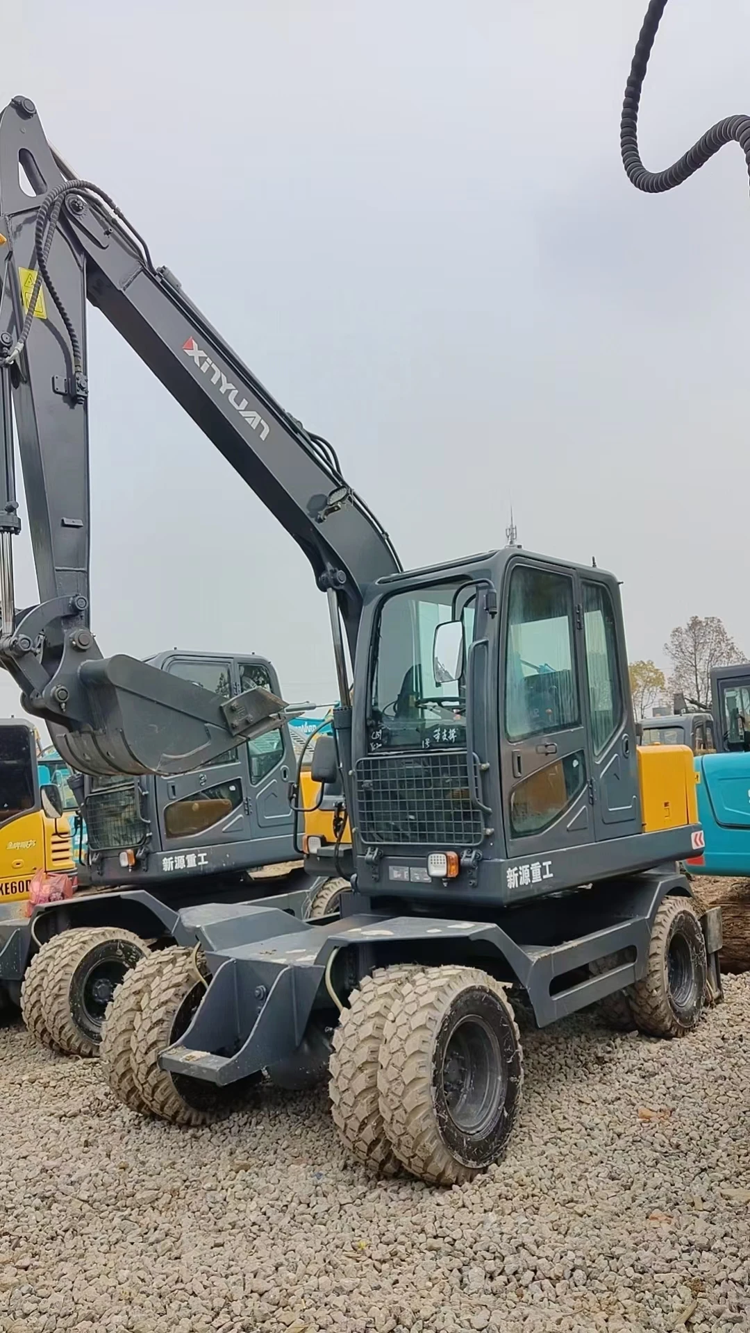 Китайский экскаватор Xinyuan для тяжелой промышленности B75W 7 тонн B75W-9T шин продажи