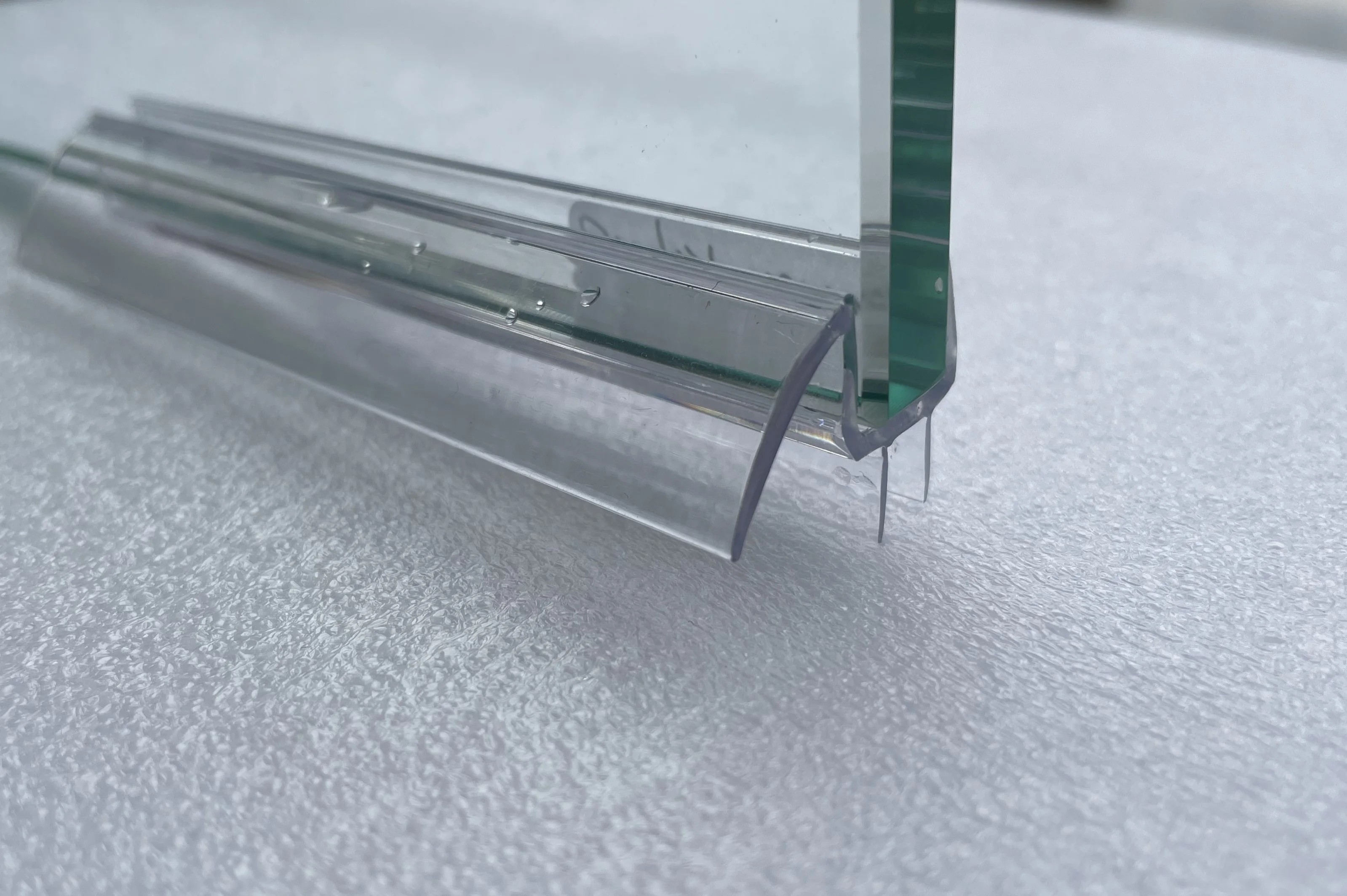 Polycarbonate glass door seals EX-cotruded clear bottom wipe with drip rail