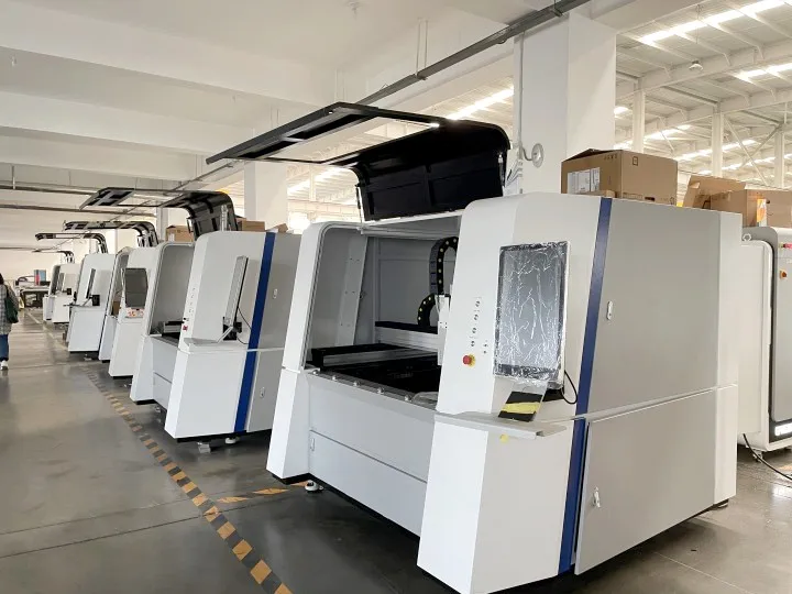 GEWEIKE  hot sales Fiber Laser cutting machine LF1390 for metal