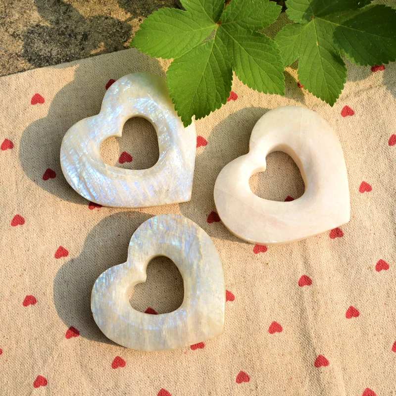 New Wholesale Hand Carved White Moonstone Heart Crystal Healing Stone Polished Hearts For Dec