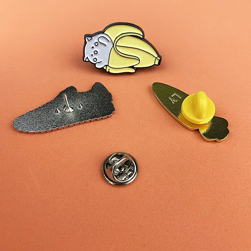 Custom Logo Metal Cute Anime Animal Hat Pins Crafts Brooch Clothing Badge Soft Enamel Lapel Pin