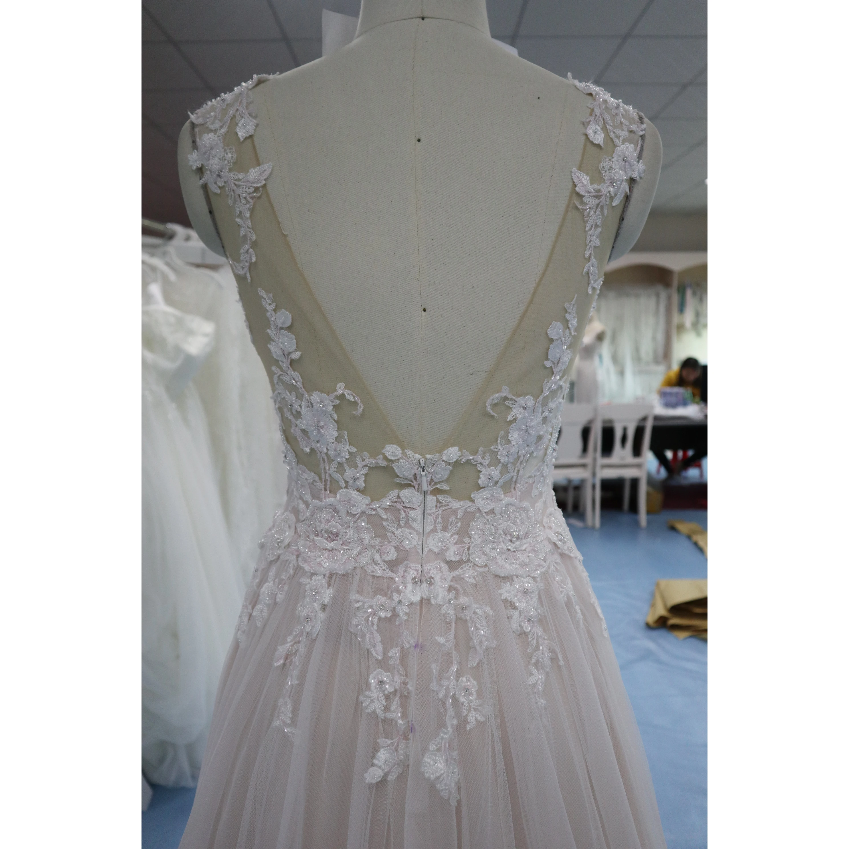 Factory direct sales wholesale Chinese fashion wedding dress cheap ladies bridal dress