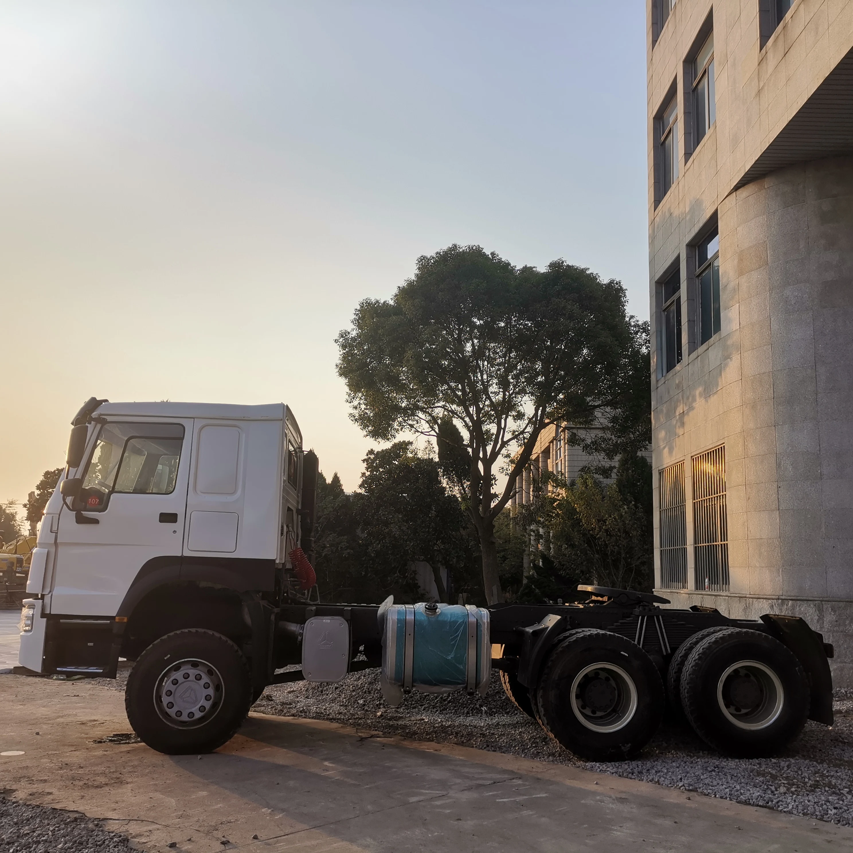Подержанный самосвал Howo 371 420hp Prime Mover 6x4 б/у тягач