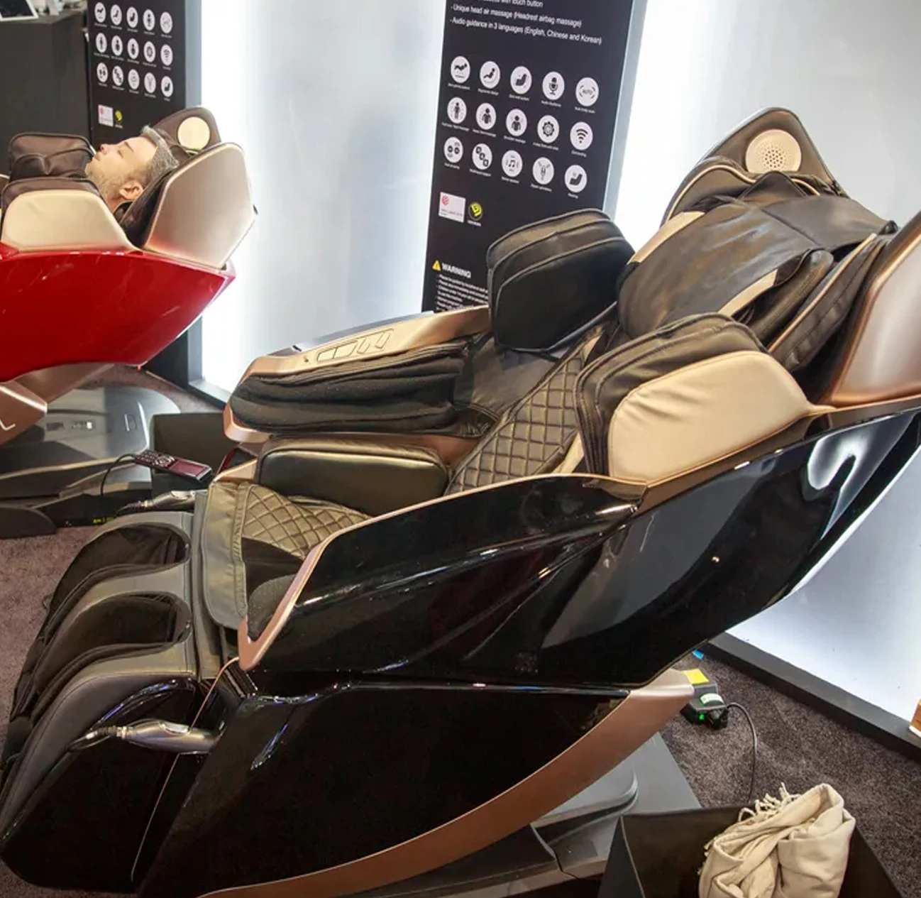 masseuse heated human touch full body electric 4D zero gravity massage chair  with heat amazon