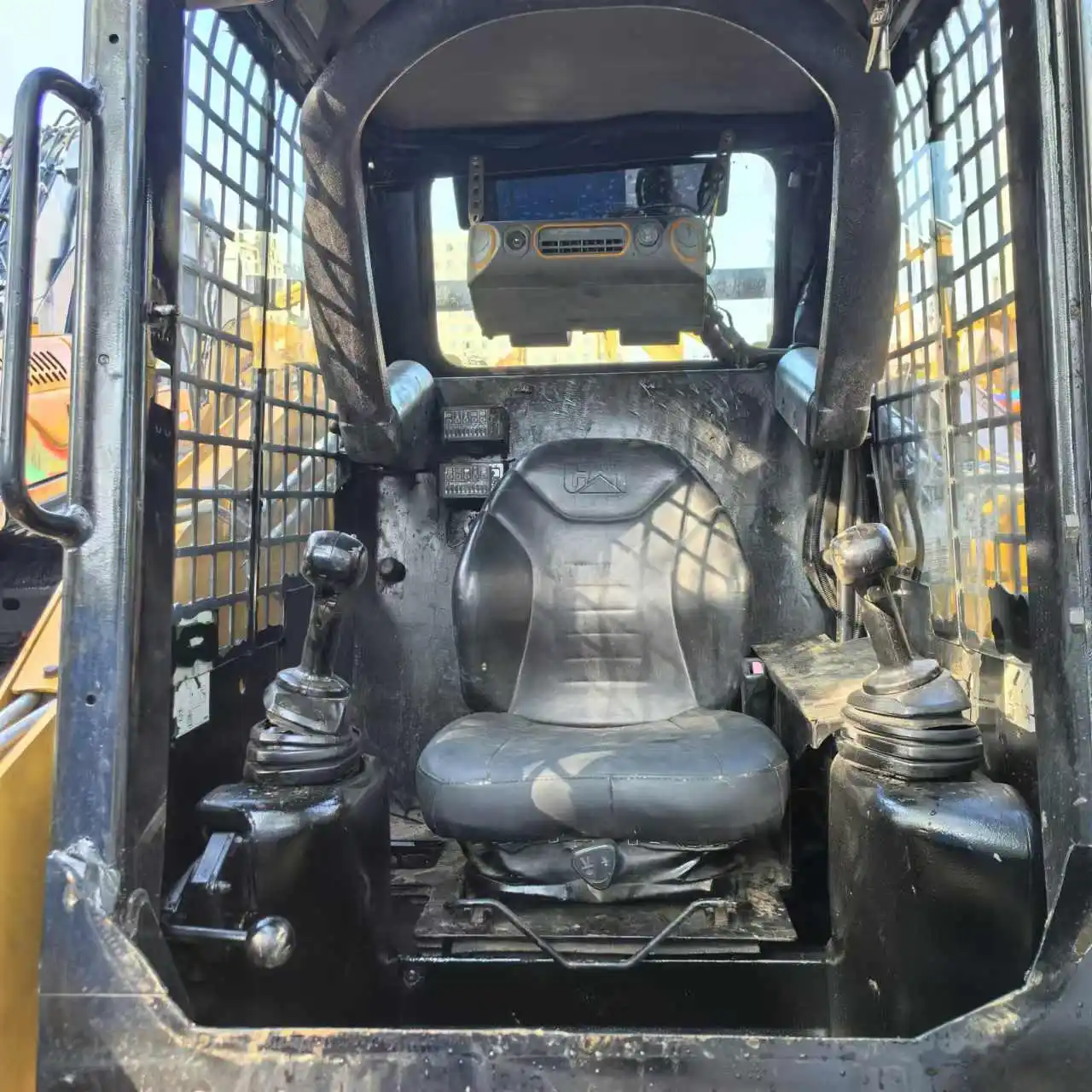 original USA caterpillar 242B3 Mini Wheel Skid Steer Loader Price low