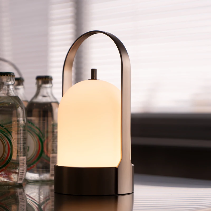 Champing Design Batteries Fashion KC Certification CRI 90 Lighting Effect Rechargeable Bedside Lamp Lampada da Comodino