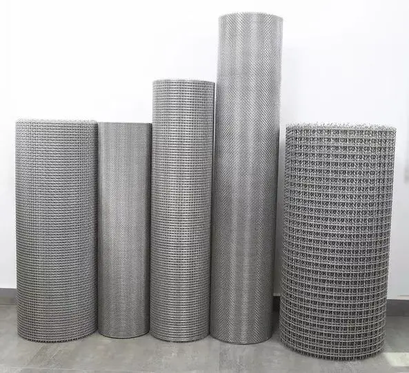 Wholesale cattle/sheep/farm/field/deer wire mesh fence galvanized grassland fence steel rods