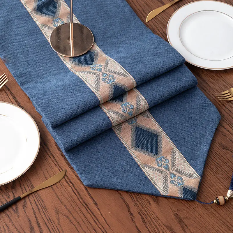 Minimalist Nordic Style Table Decor Elegant Pattern Tassel Table Cloth Jacquard Table Runner