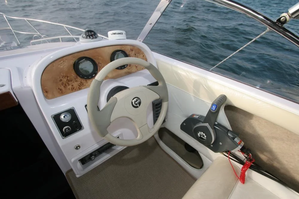 
PLEASURE BOAT FOR FAMILY SAFTER 850 SEAGULL FIBERGLASS BOAT 