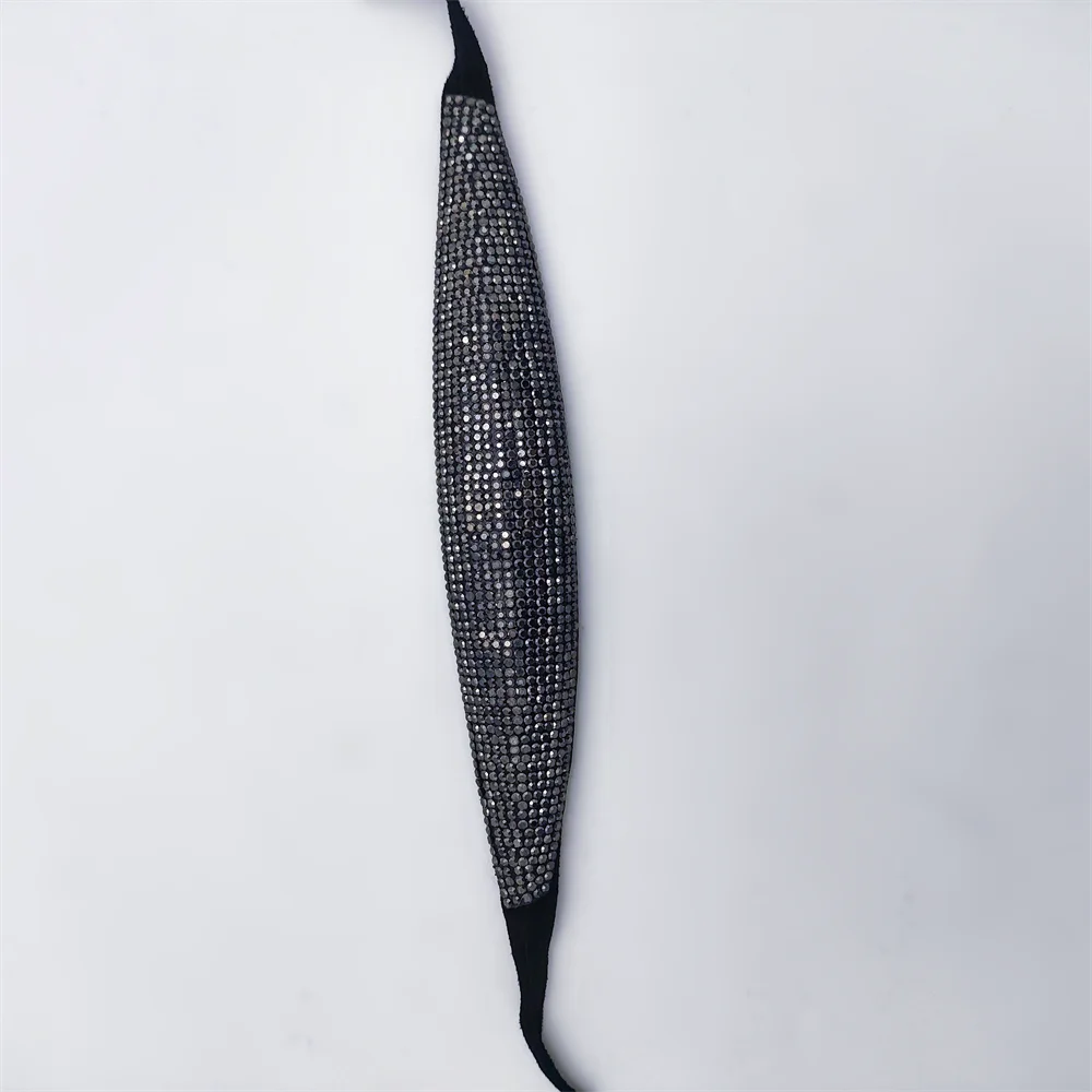 The factory produces cheap wholesale rhinestone rope shoelaces, rhinestone upper decoration