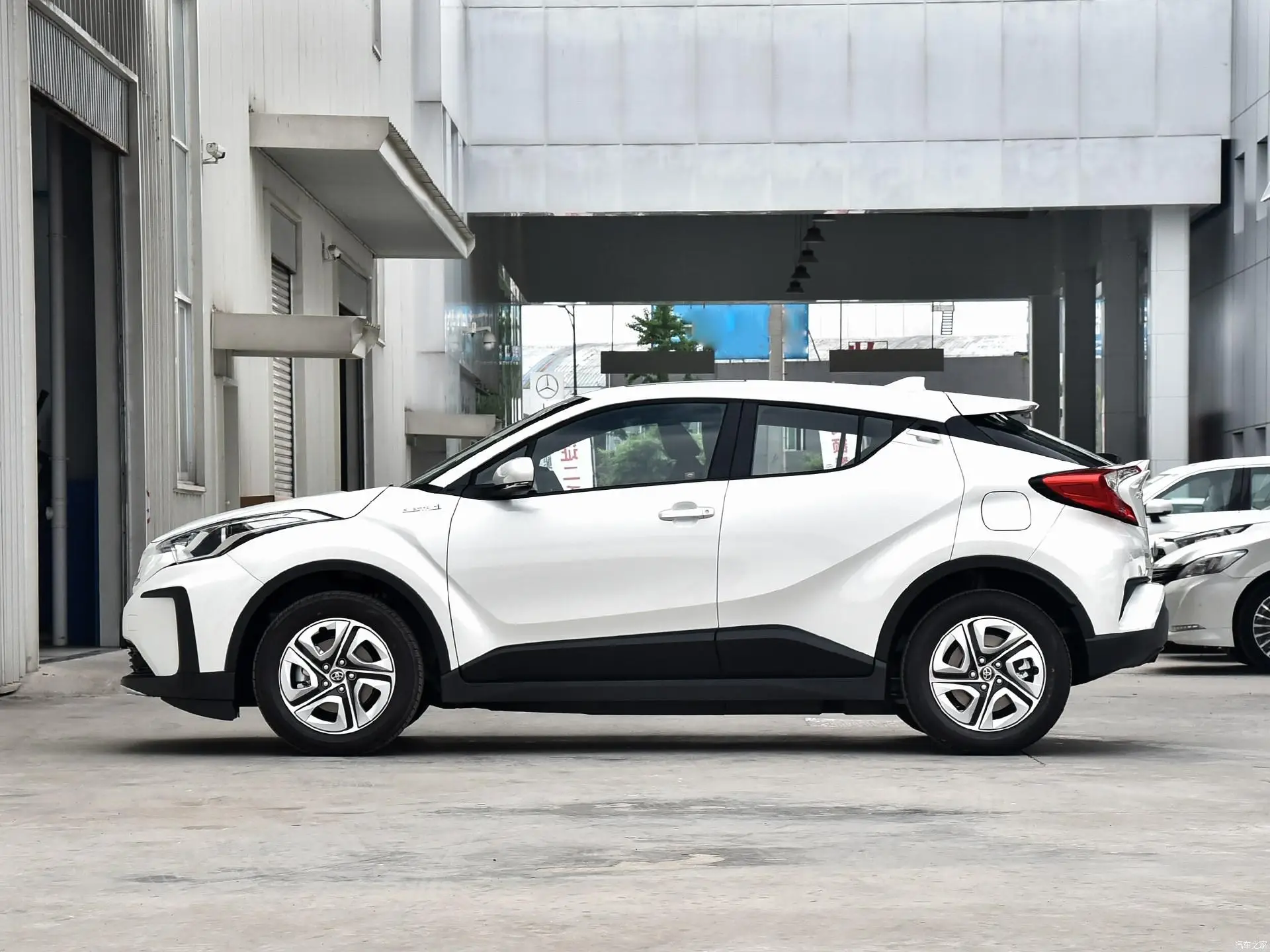 Made in China Cheap Toyota IZOA E Lite High Speed electric car