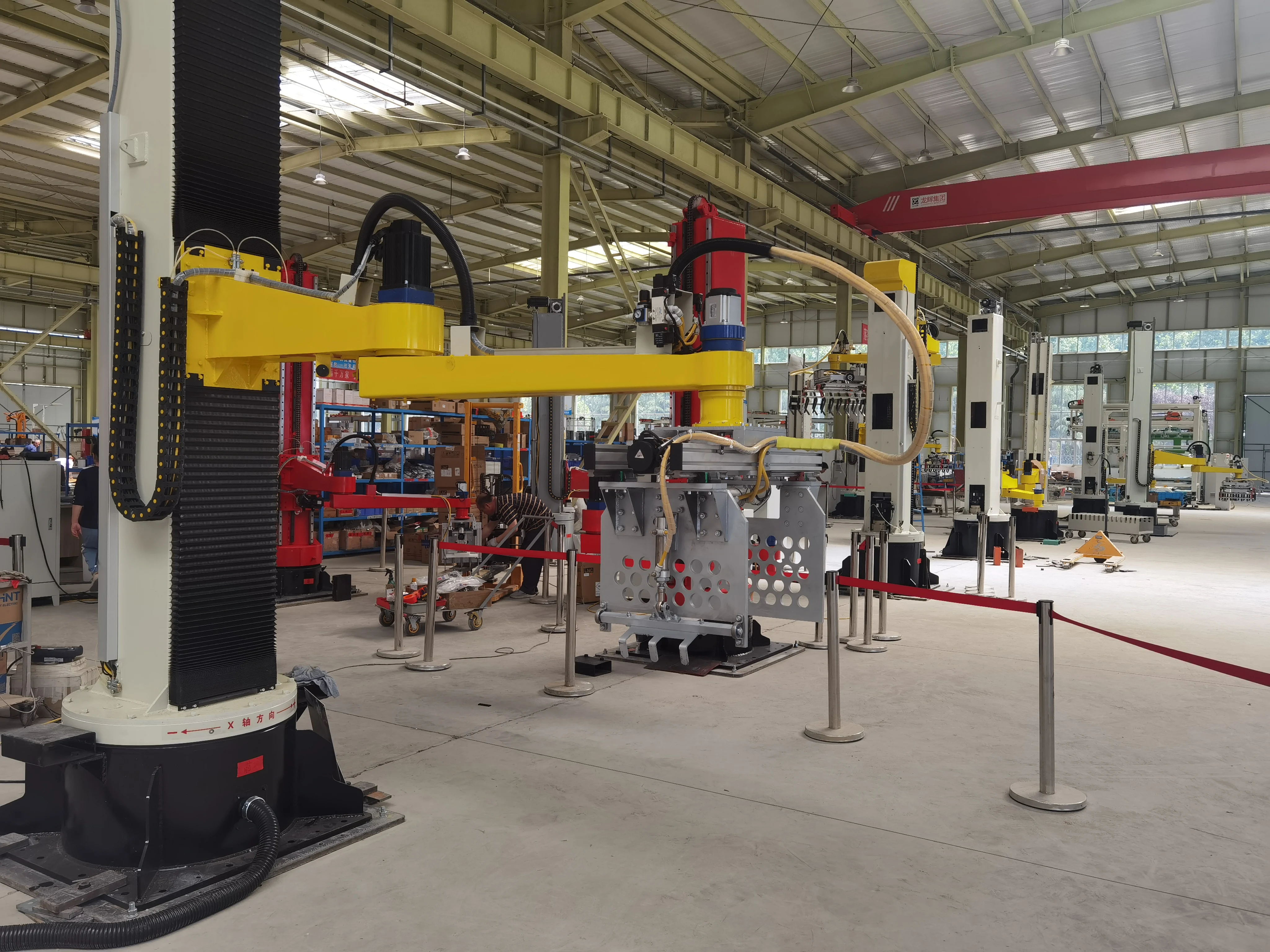 Automatic Column  Palletizer Machine Carton Box Stacking palletizer Robot Arm Mechanical Palletizer