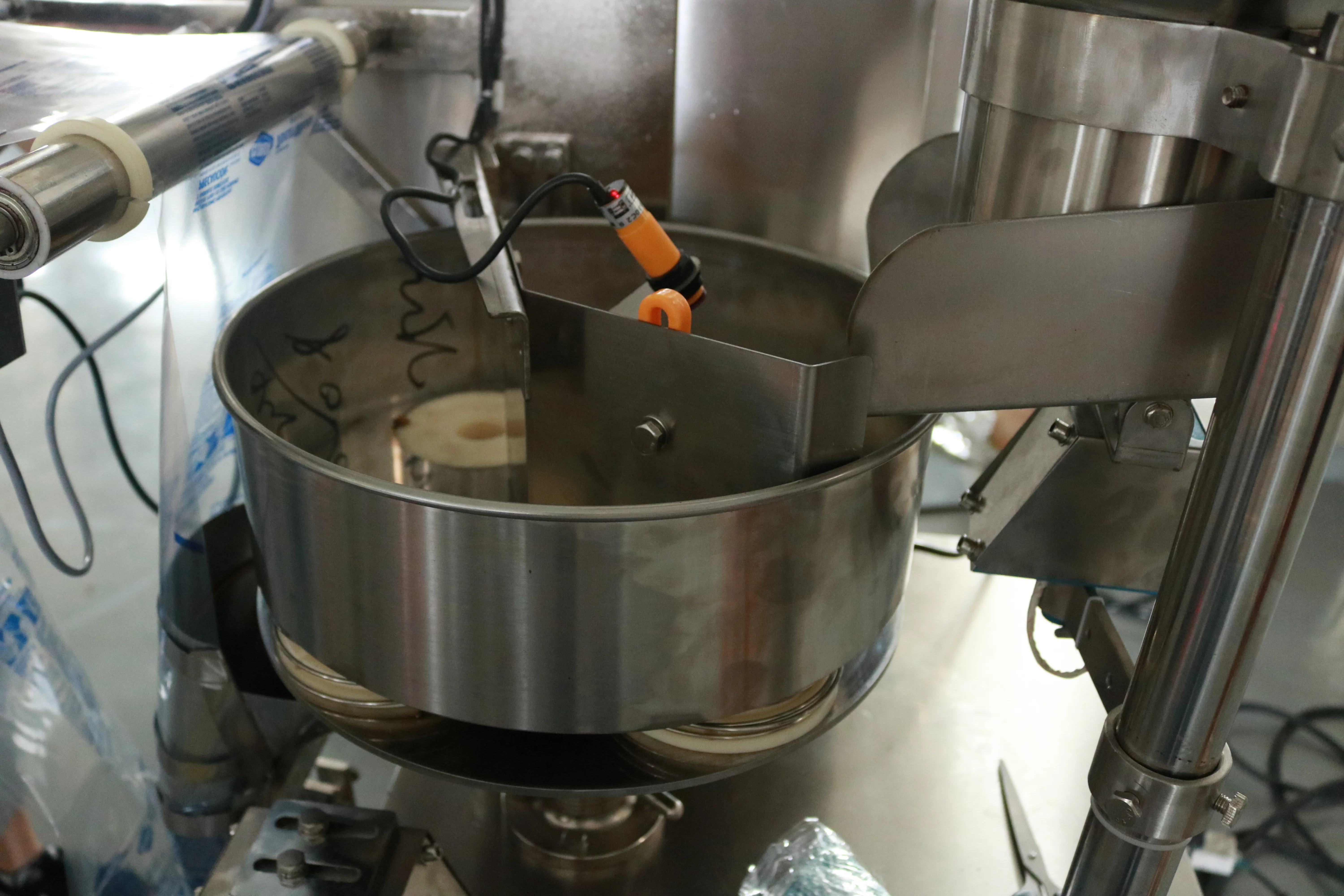 CE Certification  Full Automatic 5g 10g 20g Melon Seed / Vegetable seeds Packing Machine