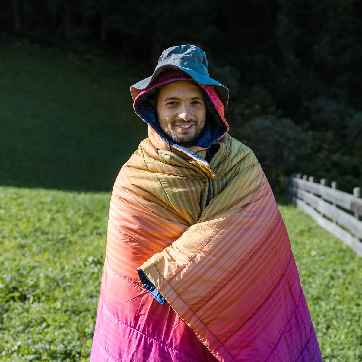 Outdoor Escape Rainbow Print Stadium Packable Down Camping Puffy Blanket