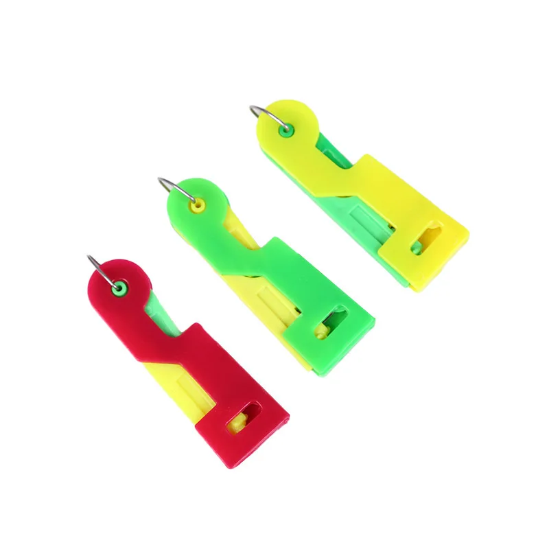 Wholesale Random Color Plastic Needle Threader For The Elderly Stitch Insertion Tool Automatic Needle Threader