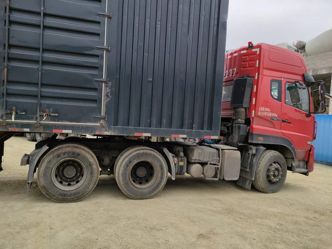 Тяжелый Грузовик Sinotruk HOWO D7B 6x4 CNG трактор с дизельным двигателем мощностью 450 л.с. автоматическая механическая коробка передач левое Рулевое управление