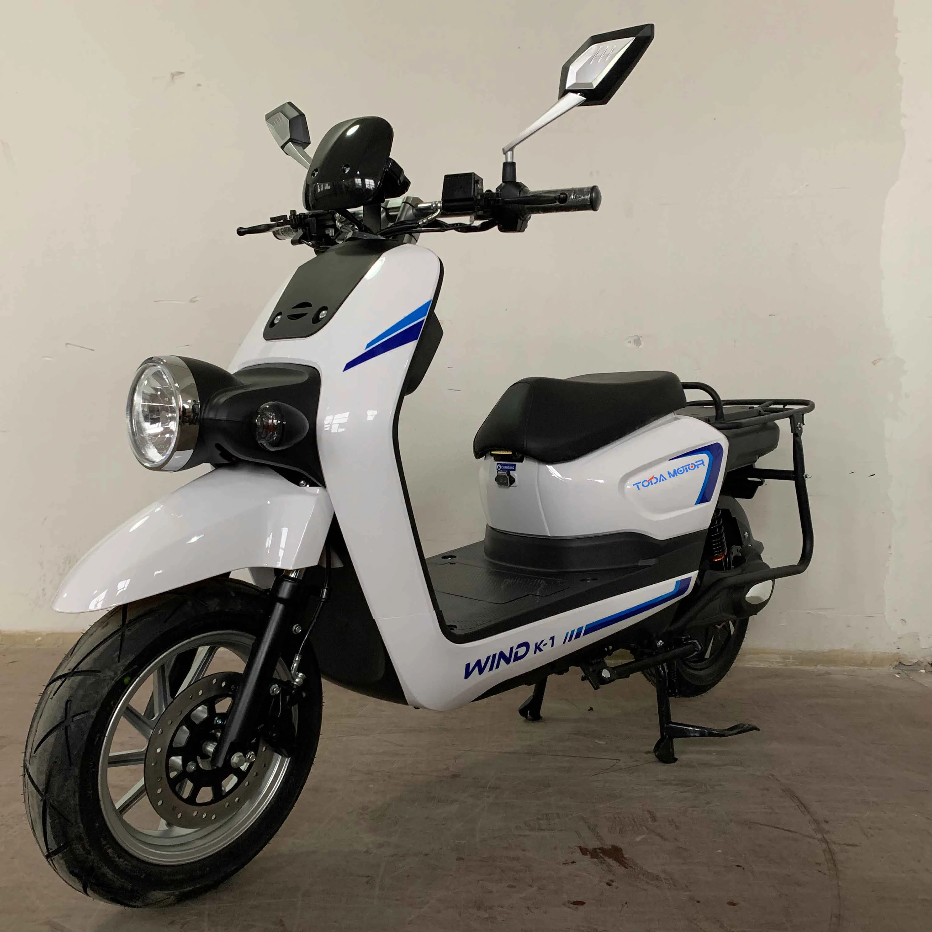 Cheap road legal Factory wholesale 125cc 150cc 175cc gas motorcycle scooter with basklet box for adult in china