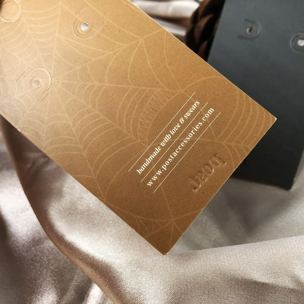 round shape paper jewelry tags with ear hole hang tag string printing logo garment paper tags