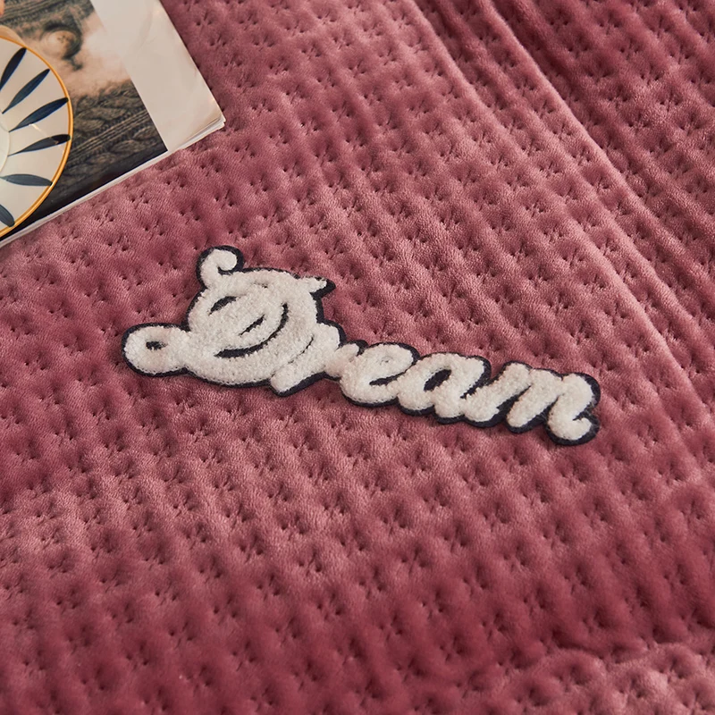 Customized Luxury Mink Printed 3D Super Soft Quilt Bed Sheet Comforter Chinese Bedding Set