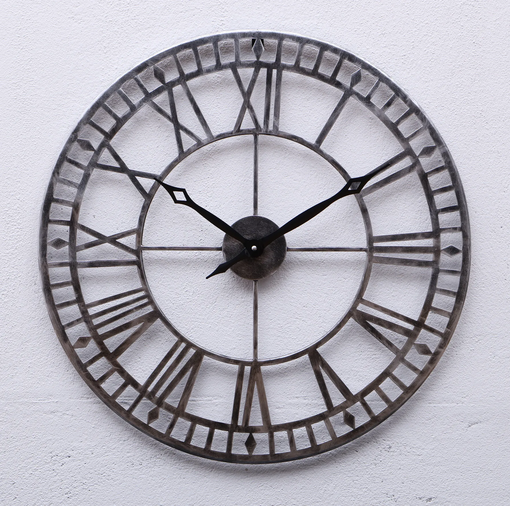 
The most Classic Vintage Round Metal Iron Roman Numerals farmhouse Wall Clock Home Decoration 
