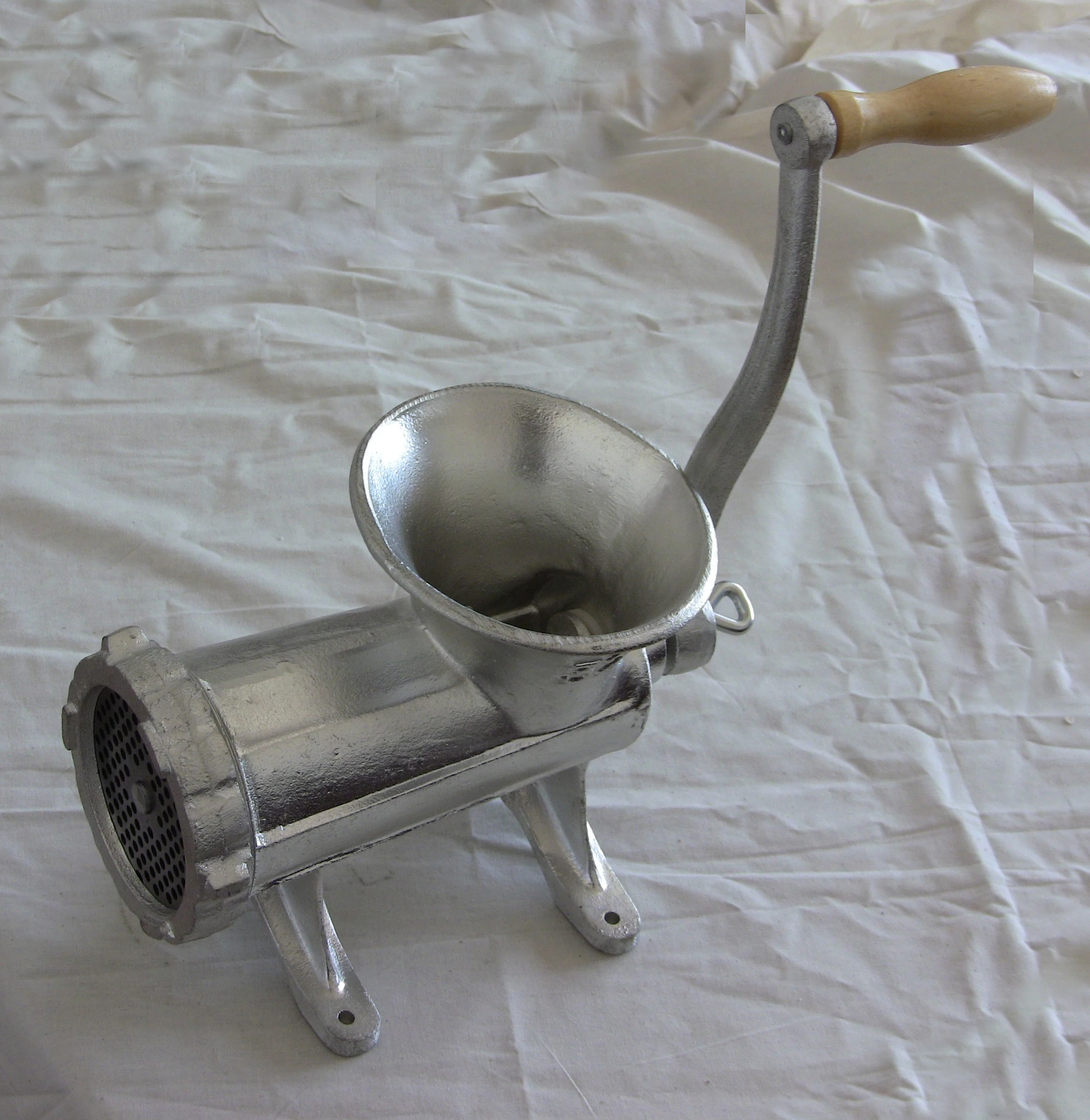 Professional hand using in kitchen and industrial of No.32 Meat  Grinder