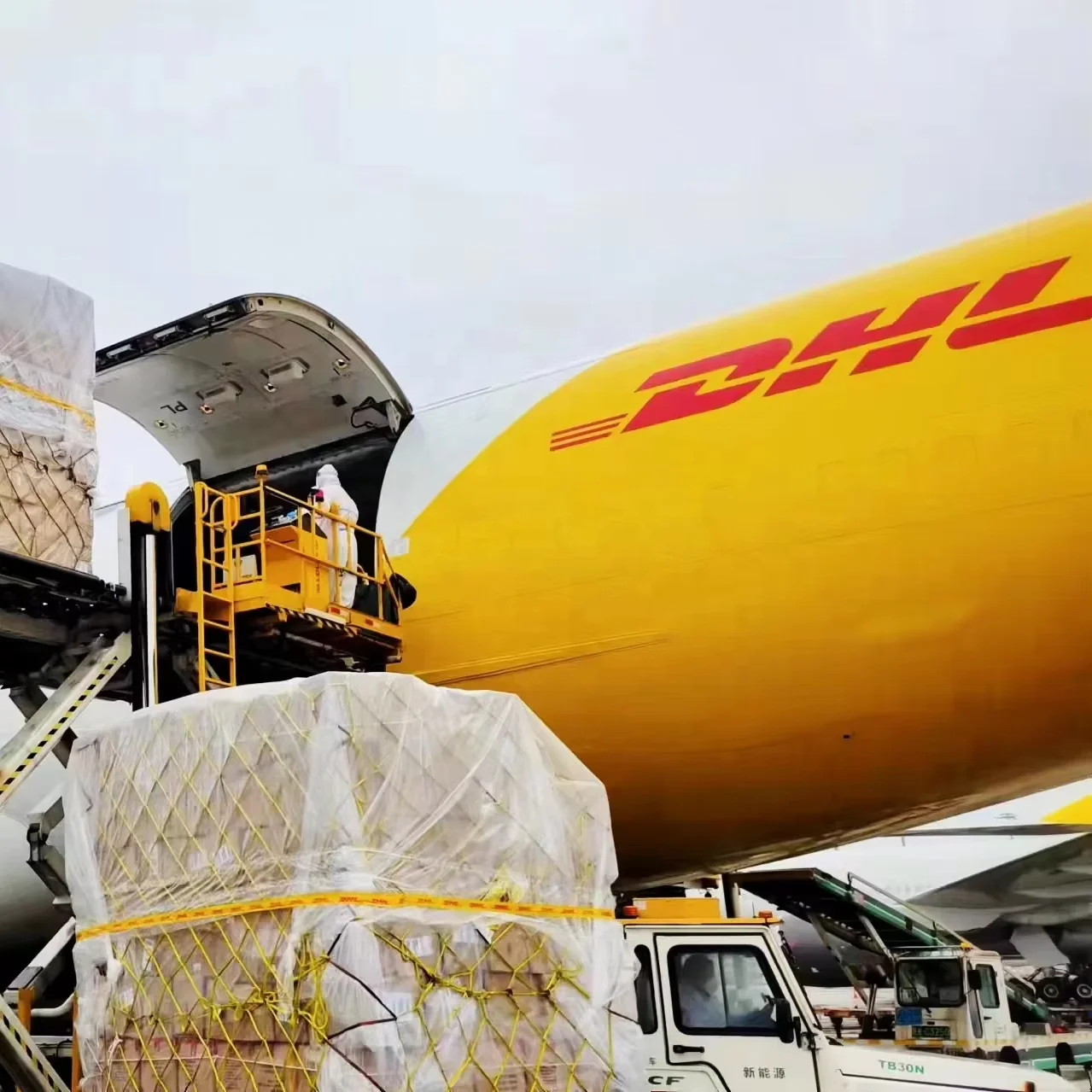 Professional DHL quality agent door-to-door the most affordable international express from China to Zambia