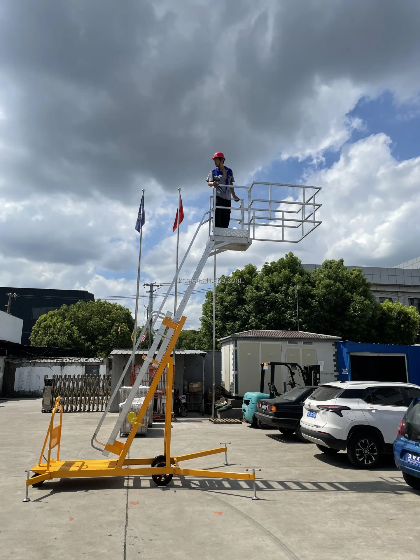 Tank car maintenance ladder slot mobile 4.5m hand-operated ladder elevator climbing sampling ladder