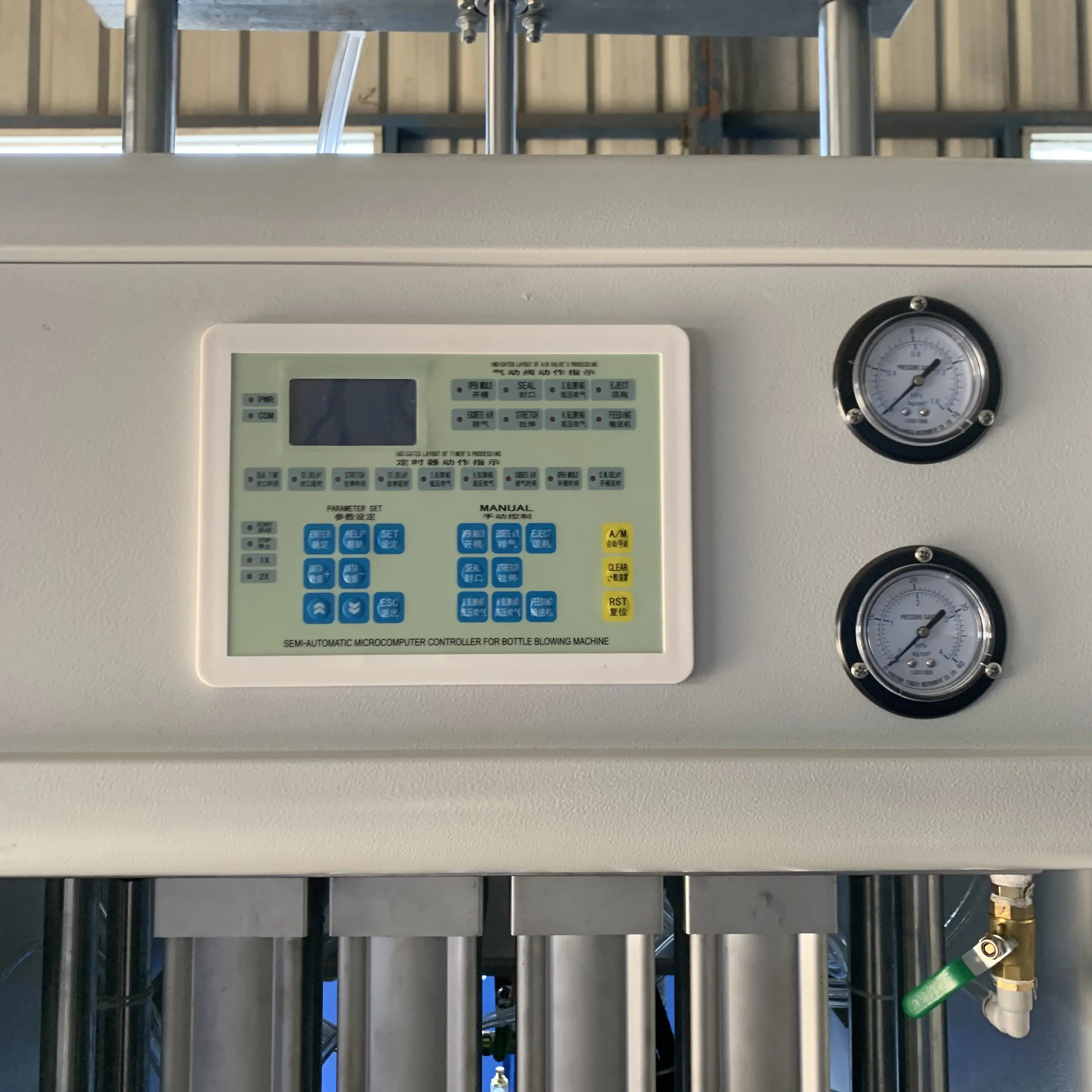 Easy to operate four cavity semi-automatic bottle blower