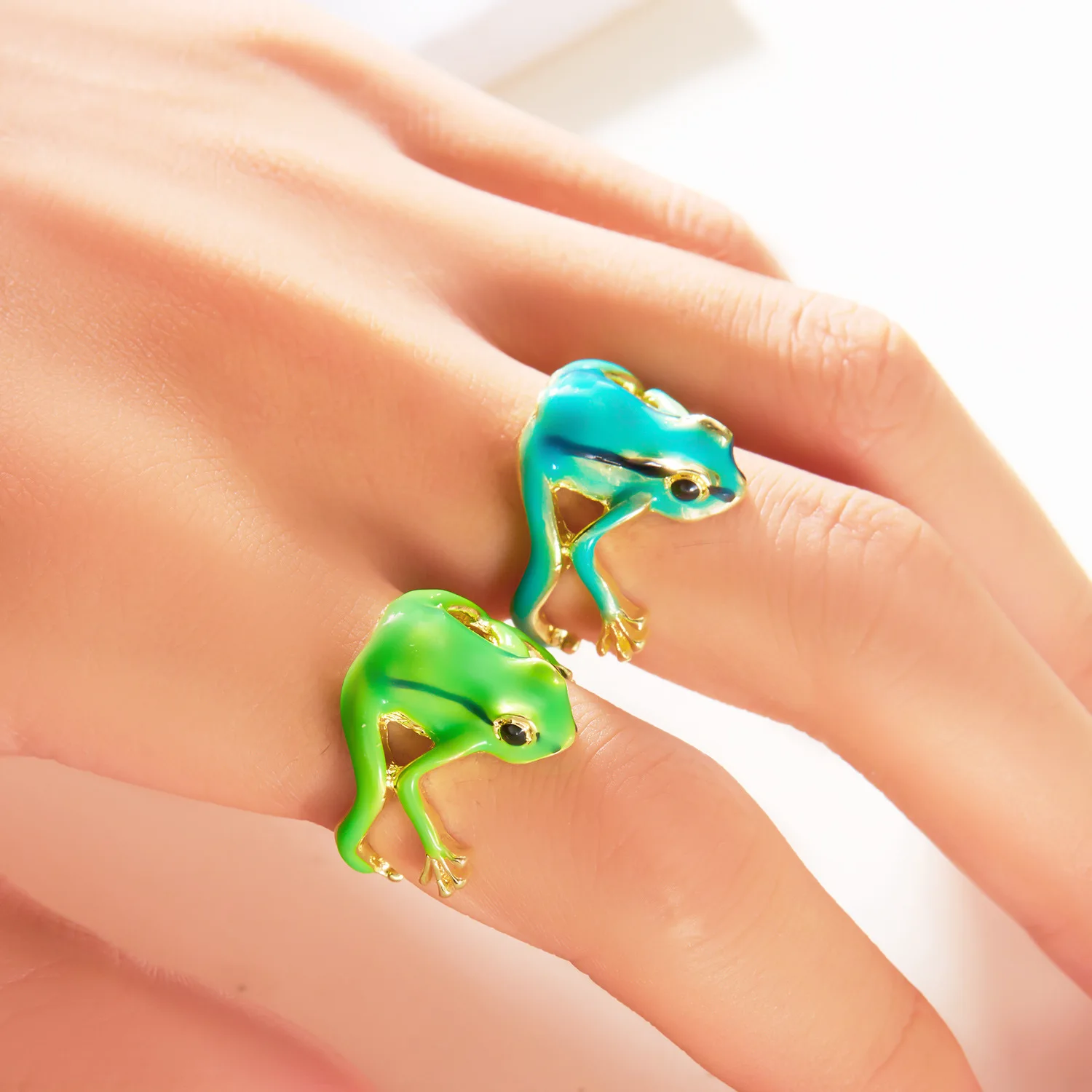 Funny Weird Realistic Green Tree Frog Animal Rings for Women Men Artistic Design Opening Adjustable Ring Statement Jewelry Gift