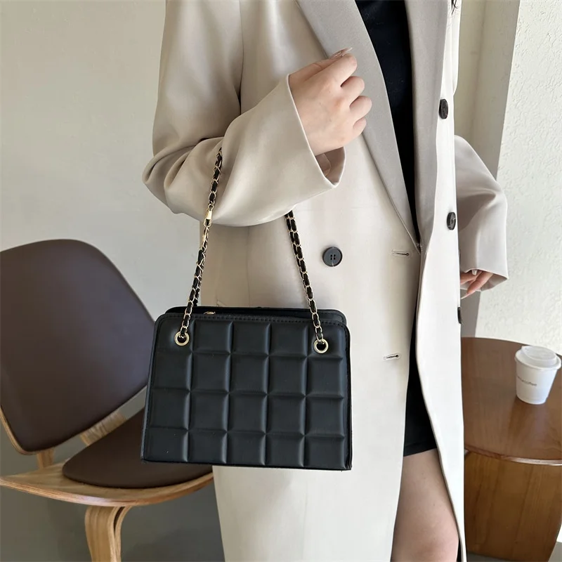Hot Sale Casual PU Leather Square Indentation Handbag Metal Chain Underarm Bag Fashion Shoulder Bags for Girls