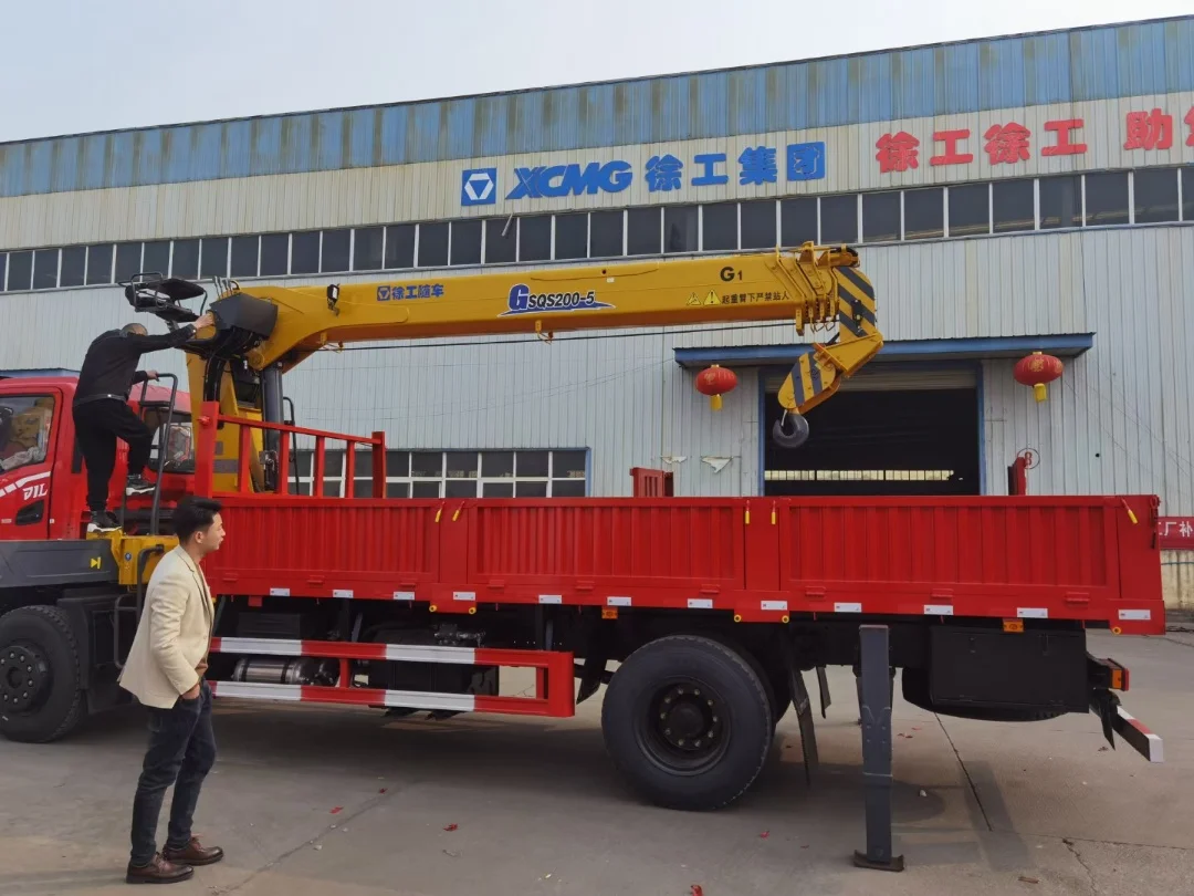 8-ton XC truck mounted crane Made in China