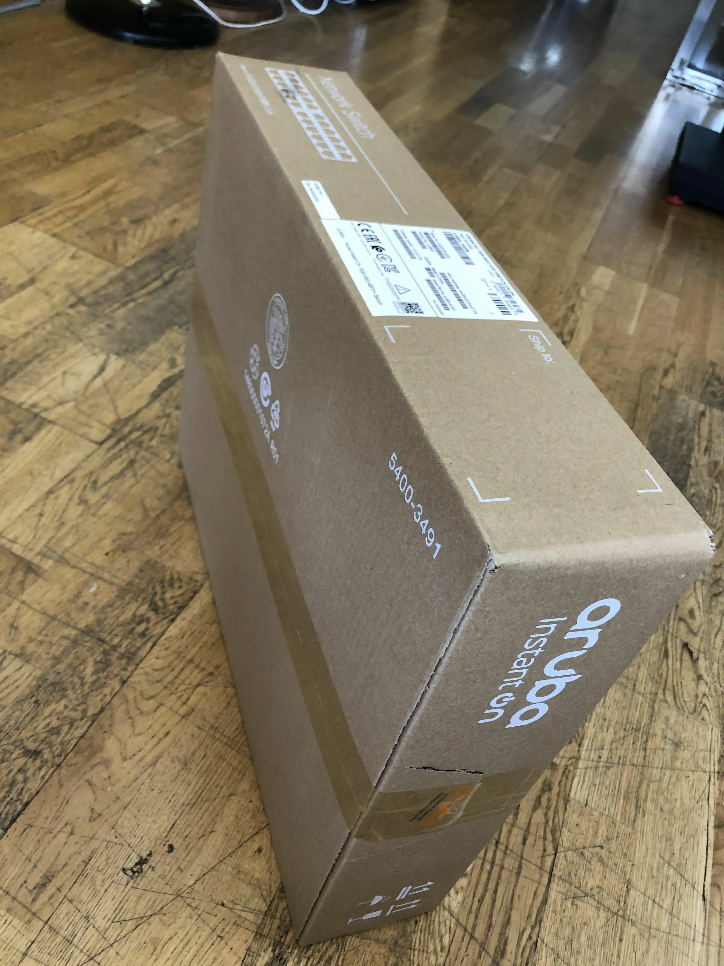 Aruba JL685A Instant на 1930 48G 4SFP/SFP